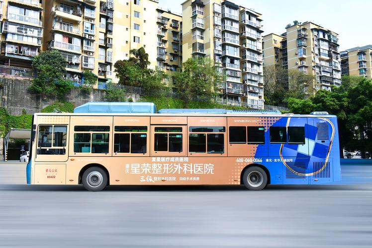 公交车广告多少钱一个月？联岸传媒将为您详细介绍投放成本与策略